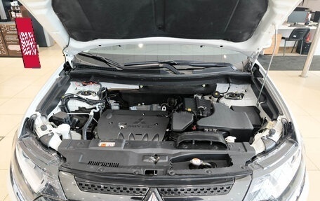 Mitsubishi Outlander III рестайлинг 3, 2022 год, 3 200 000 рублей, 13 фотография