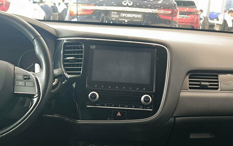 Mitsubishi Outlander III рестайлинг 3, 2022 год, 3 200 000 рублей, 19 фотография