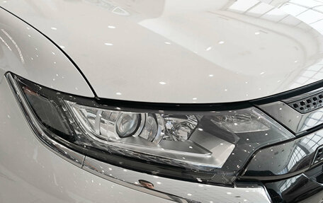 Mitsubishi Outlander III рестайлинг 3, 2022 год, 3 200 000 рублей, 21 фотография