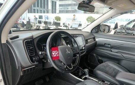 Mitsubishi Outlander III рестайлинг 3, 2022 год, 3 200 000 рублей, 20 фотография