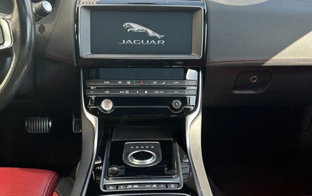 Jaguar XE I рестайлинг, 2018 год, 2 260 000 рублей, 17 фотография