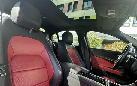 Jaguar XE I рестайлинг, 2018 год, 2 260 000 рублей, 27 фотография