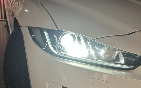 Jaguar XE I рестайлинг, 2018 год, 2 260 000 рублей, 33 фотография