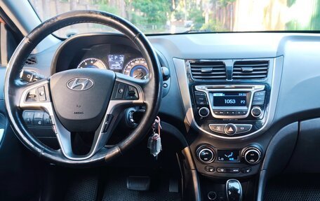 Hyundai Solaris II рестайлинг, 2015 год, 1 030 000 рублей, 14 фотография