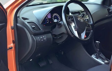 Hyundai Solaris II рестайлинг, 2015 год, 1 030 000 рублей, 23 фотография