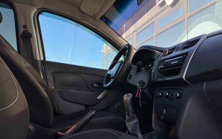 Renault Logan II, 2018 год, 747 000 рублей, 7 фотография
