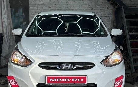 Hyundai Solaris II рестайлинг, 2012 год, 950 000 рублей, 1 фотография