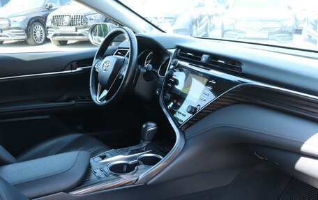 Toyota Camry, 2018 год, 2 710 000 рублей, 10 фотография
