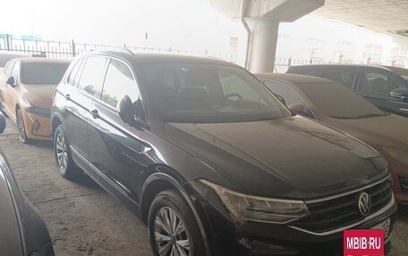 Volkswagen Tiguan II, 2021 год, 2 328 450 рублей, 2 фотография