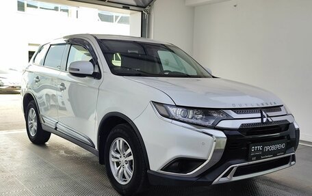 Mitsubishi Outlander III рестайлинг 3, 2017 год, 1 980 000 рублей, 3 фотография
