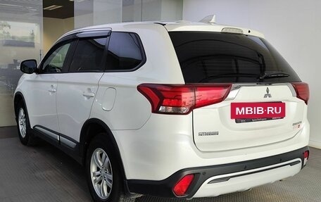 Mitsubishi Outlander III рестайлинг 3, 2017 год, 1 980 000 рублей, 8 фотография