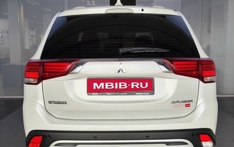 Mitsubishi Outlander III рестайлинг 3, 2017 год, 1 980 000 рублей, 7 фотография