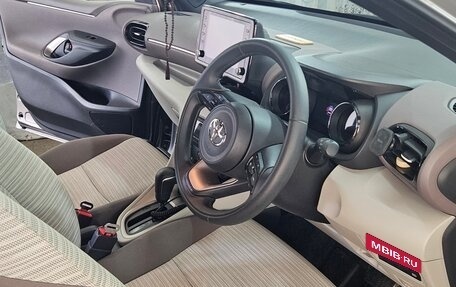 Toyota Yaris, 2020 год, 1 800 000 рублей, 3 фотография