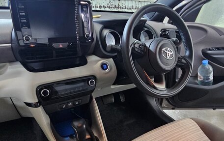 Toyota Yaris, 2020 год, 1 800 000 рублей, 9 фотография