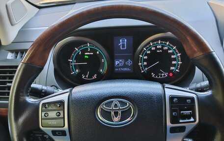 Toyota Land Cruiser Prado 150 рестайлинг 2, 2013 год, 3 700 000 рублей, 7 фотография