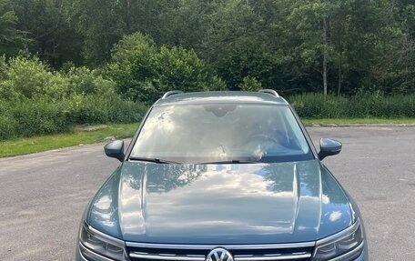 Volkswagen Tiguan II, 2020 год, 2 800 000 рублей, 1 фотография