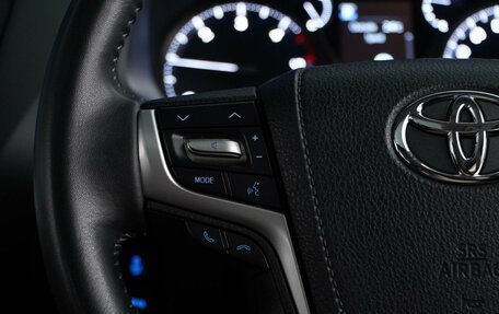 Toyota Land Cruiser Prado 150 рестайлинг 2, 2021 год, 5 849 077 рублей, 16 фотография