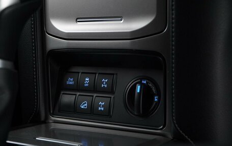 Toyota Land Cruiser Prado 150 рестайлинг 2, 2021 год, 5 849 077 рублей, 23 фотография