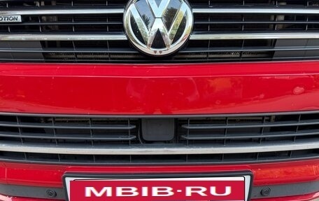 Volkswagen Multivan T6 рестайлинг, 2015 год, 3 750 000 рублей, 6 фотография