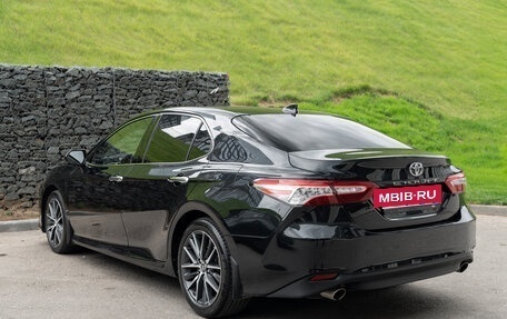 Toyota Camry, 2023 год, 3 380 000 рублей, 5 фотография