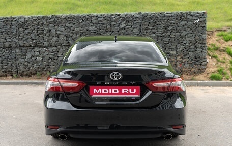 Toyota Camry, 2023 год, 3 380 000 рублей, 4 фотография