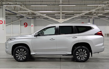 Mitsubishi Pajero Sport III рестайлинг, 2021 год, 3 690 000 рублей, 10 фотография