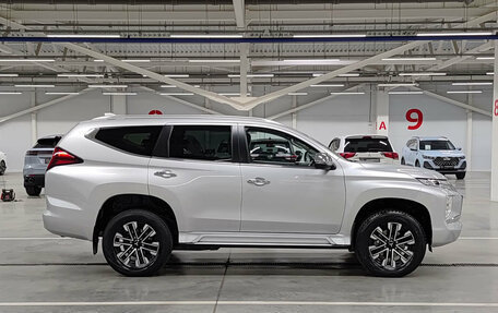 Mitsubishi Pajero Sport III рестайлинг, 2021 год, 3 690 000 рублей, 5 фотография