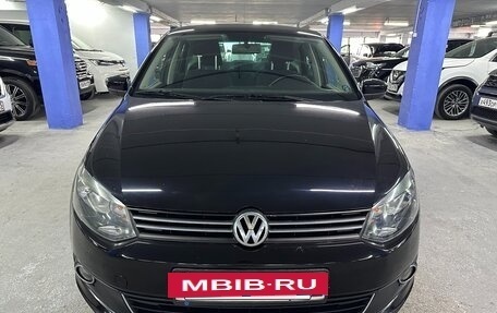 Volkswagen Polo VI (EU Market), 2011 год, 695 000 рублей, 2 фотография