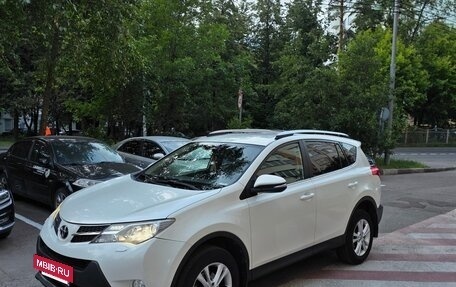 Toyota RAV4, 2014 год, 1 920 000 рублей, 4 фотография