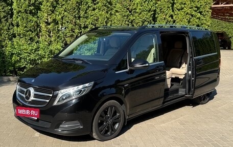 Mercedes-Benz V-Класс, 2015 год, 5 600 000 рублей, 3 фотография