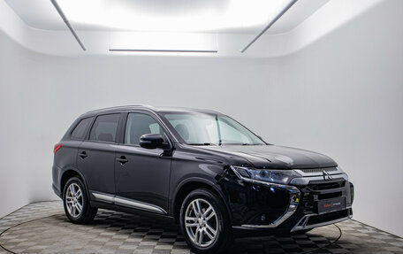 Mitsubishi Outlander III рестайлинг 3, 2019 год, 1 845 000 рублей, 3 фотография
