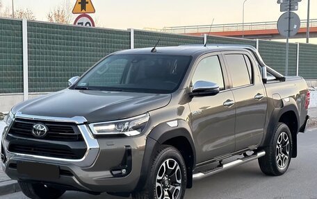 Toyota Hilux VIII, 2021 год, 3 260 000 рублей, 2 фотография