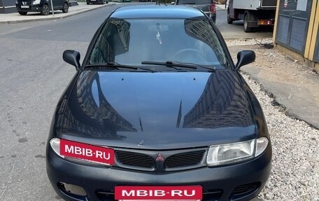 Mitsubishi Carisma I, 1998 год, 110 000 рублей, 2 фотография