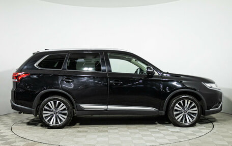Mitsubishi Outlander III рестайлинг 3, 2019 год, 1 949 700 рублей, 4 фотография
