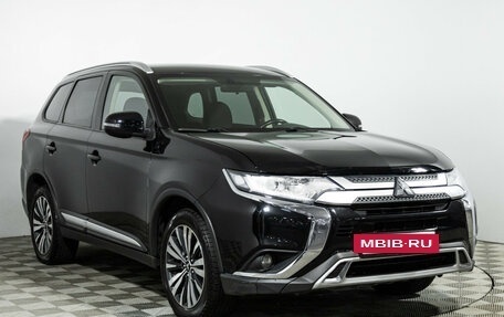 Mitsubishi Outlander III рестайлинг 3, 2019 год, 1 949 700 рублей, 3 фотография