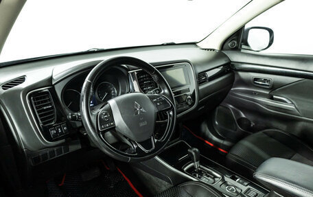 Mitsubishi Outlander III рестайлинг 3, 2019 год, 1 949 700 рублей, 12 фотография