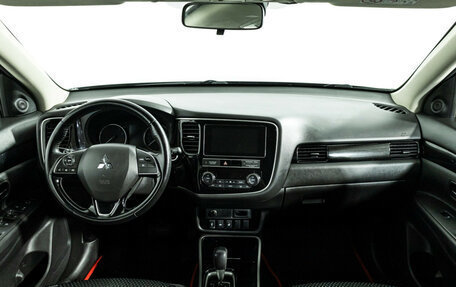 Mitsubishi Outlander III рестайлинг 3, 2019 год, 1 949 700 рублей, 14 фотография