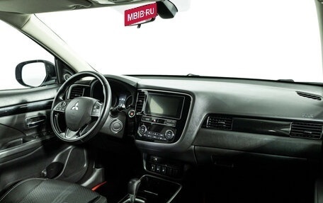 Mitsubishi Outlander III рестайлинг 3, 2019 год, 1 949 700 рублей, 10 фотография