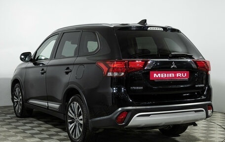 Mitsubishi Outlander III рестайлинг 3, 2019 год, 1 949 700 рублей, 8 фотография