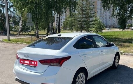 Hyundai Solaris II рестайлинг, 2017 год, 950 000 рублей, 1 фотография