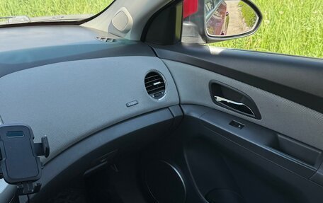 Chevrolet Cruze II, 2010 год, 600 000 рублей, 3 фотография