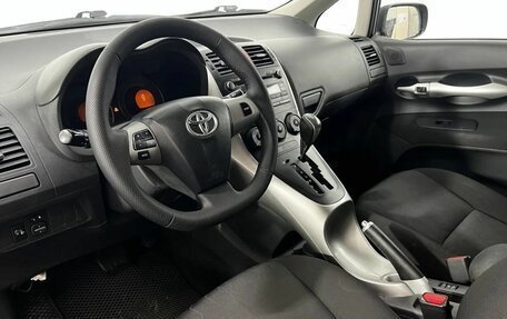 Toyota Auris II, 2011 год, 890 000 рублей, 10 фотография