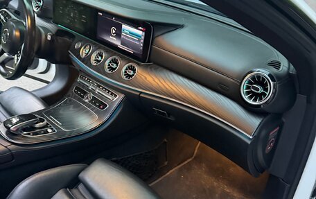 Mercedes-Benz E-Класс, 2019 год, 3 700 000 рублей, 19 фотография