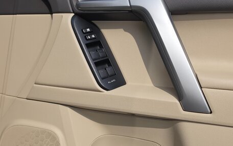 Toyota Land Cruiser Prado 150 рестайлинг 2, 2021 год, 5 650 000 рублей, 15 фотография