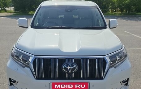 Toyota Land Cruiser Prado 150 рестайлинг 2, 2021 год, 5 650 000 рублей, 8 фотография