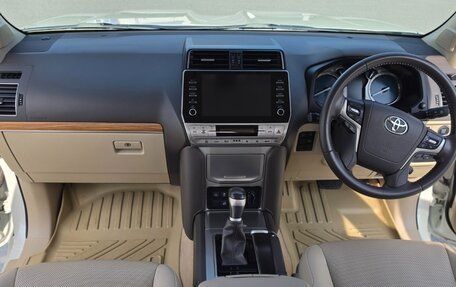 Toyota Land Cruiser Prado 150 рестайлинг 2, 2021 год, 5 650 000 рублей, 23 фотография