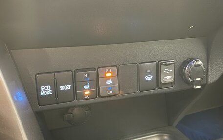 Toyota RAV4, 2018 год, 1 850 000 рублей, 12 фотография