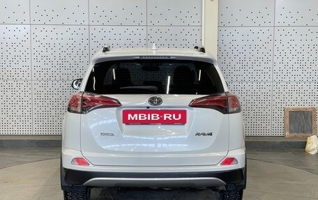 Toyota RAV4, 2018 год, 1 850 000 рублей, 6 фотография