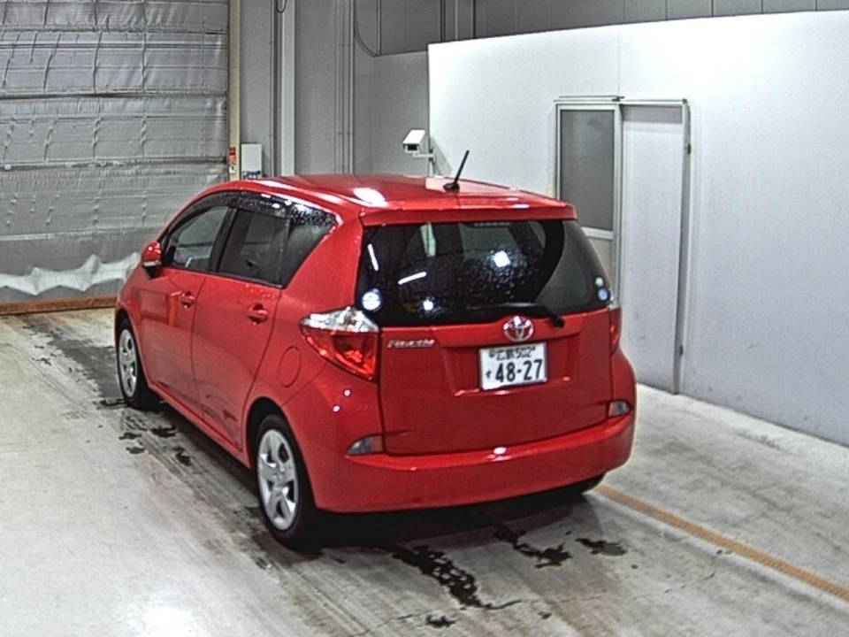 Toyota Ractis II, 2011 год, 899 000 рублей, 2 фотография