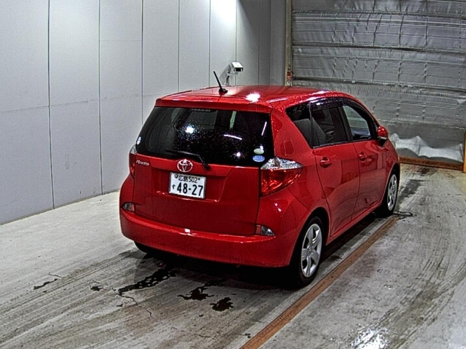 Toyota Ractis II, 2011 год, 899 000 рублей, 5 фотография